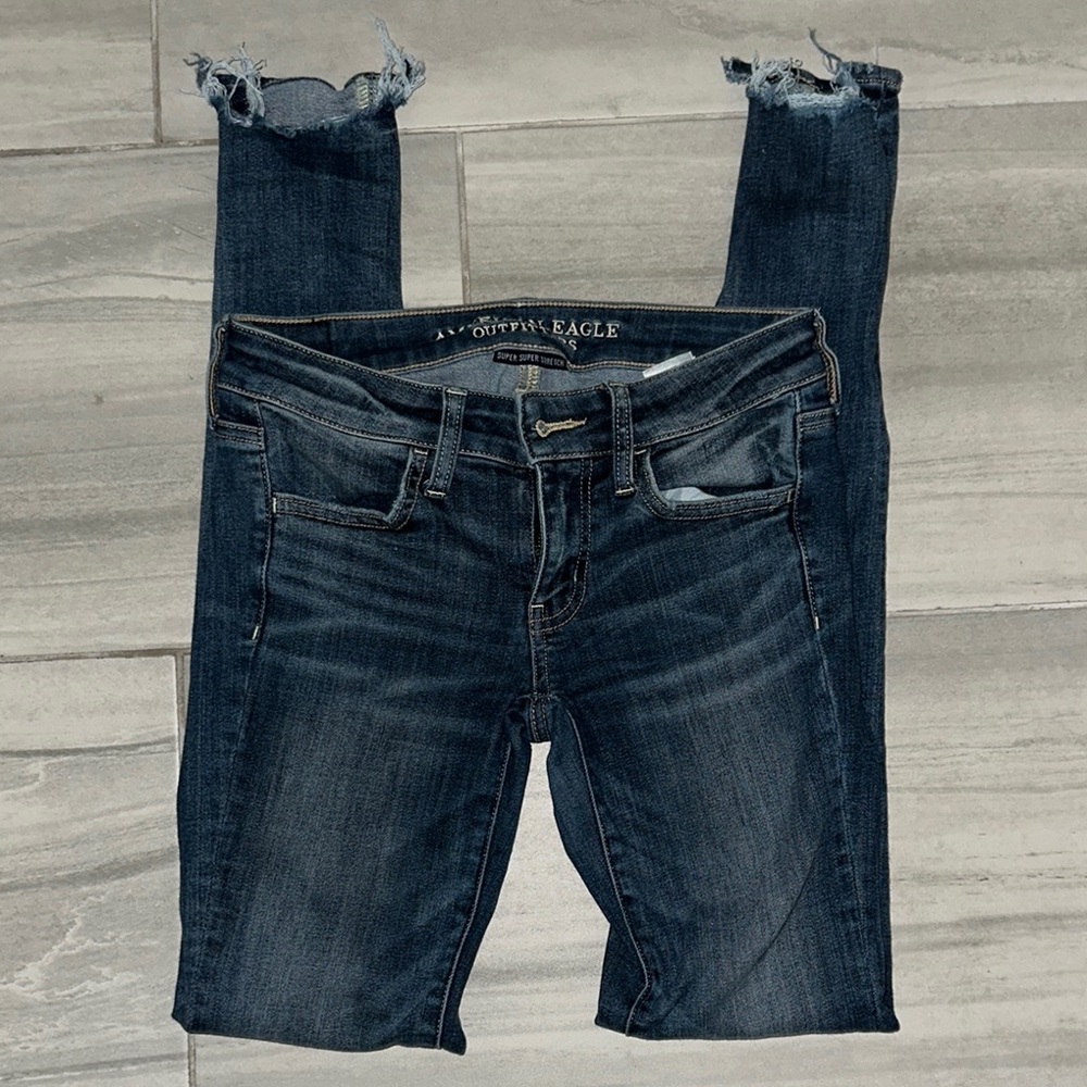 American Eagle Outfitters Women's Distressed Blue Jeans